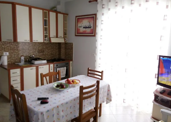 Joni * Golem (Tirana)